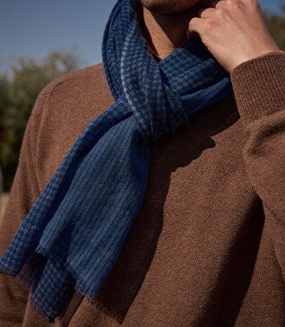 Écharpe homme en laine navy à motif noir