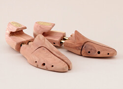 Embauchoirs en bois de cèdre