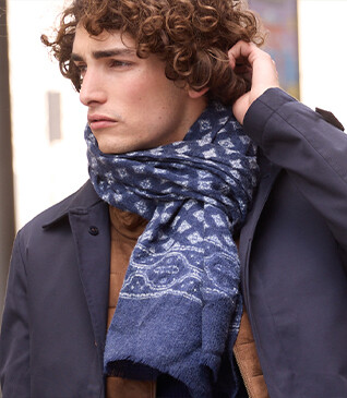 Écharpe Fine en Laine Navy Motif flou imprimé blanc