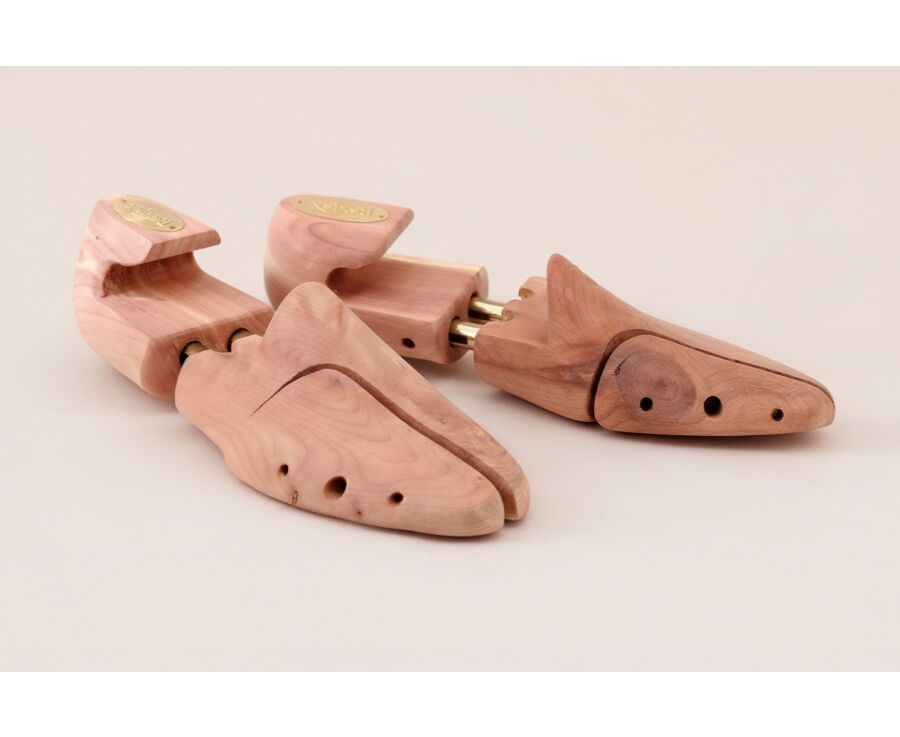 Embauchoirs en bois de cèdre