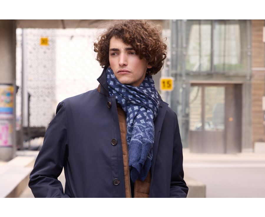 Écharpe Fine en Laine Navy Motif flou imprimé blanc