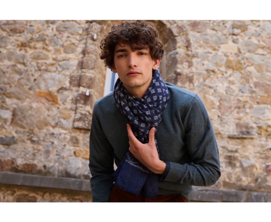 Écharpe Fine en Laine Navy Motif flou imprimé blanc
