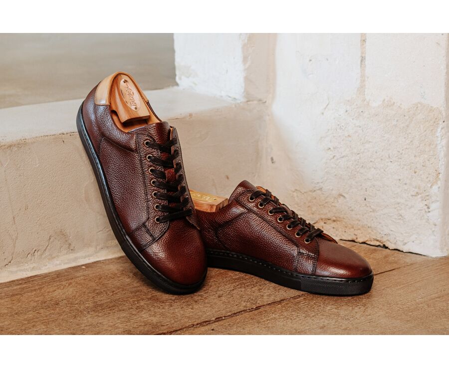 Sneaker homme en cuir grainé chocolat patiné à la main - INGLEWOOD