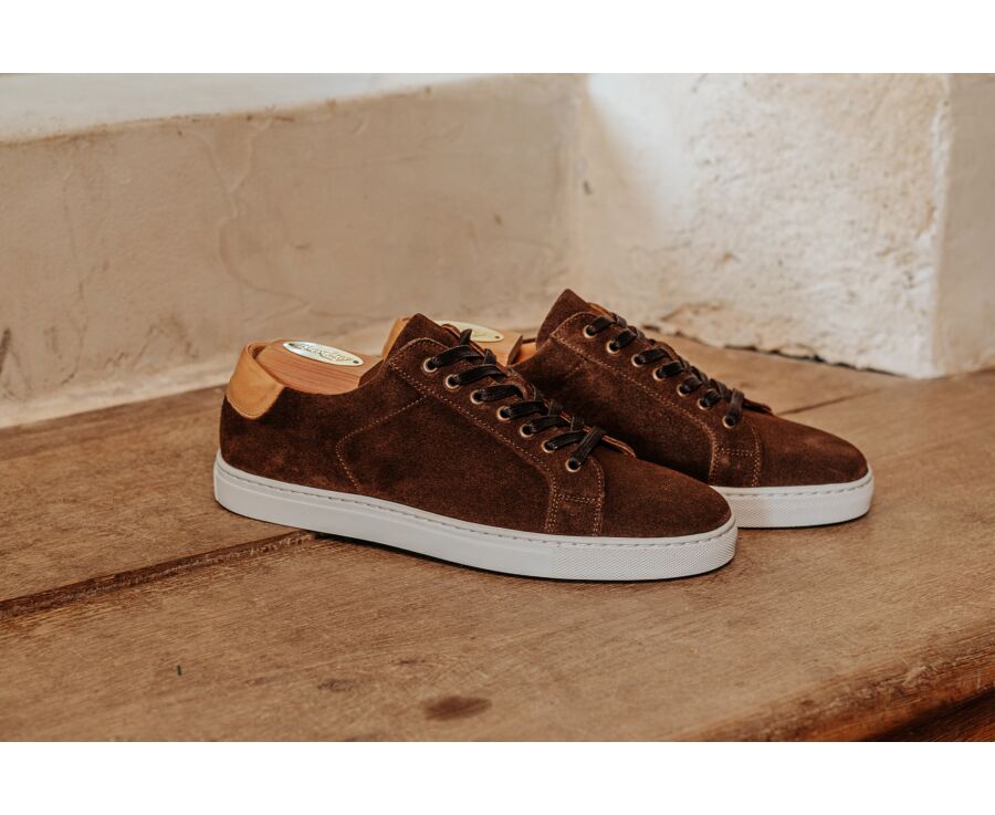 Sneaker homme en velours chocolat à semelle blanche - INGLEWOOD