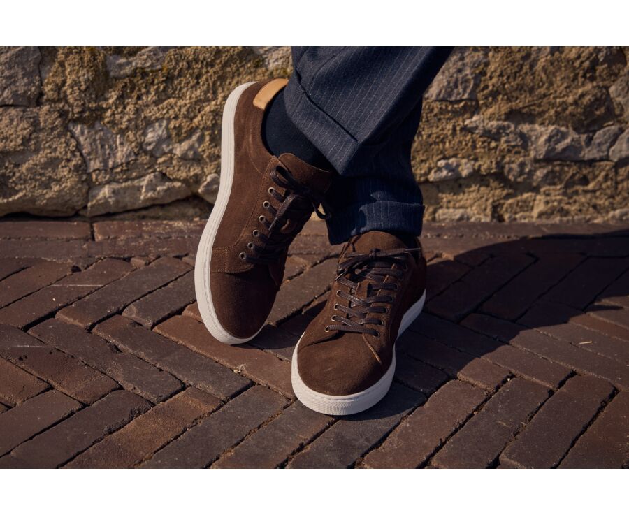 Sneaker homme en velours chocolat à semelle blanche - INGLEWOOD