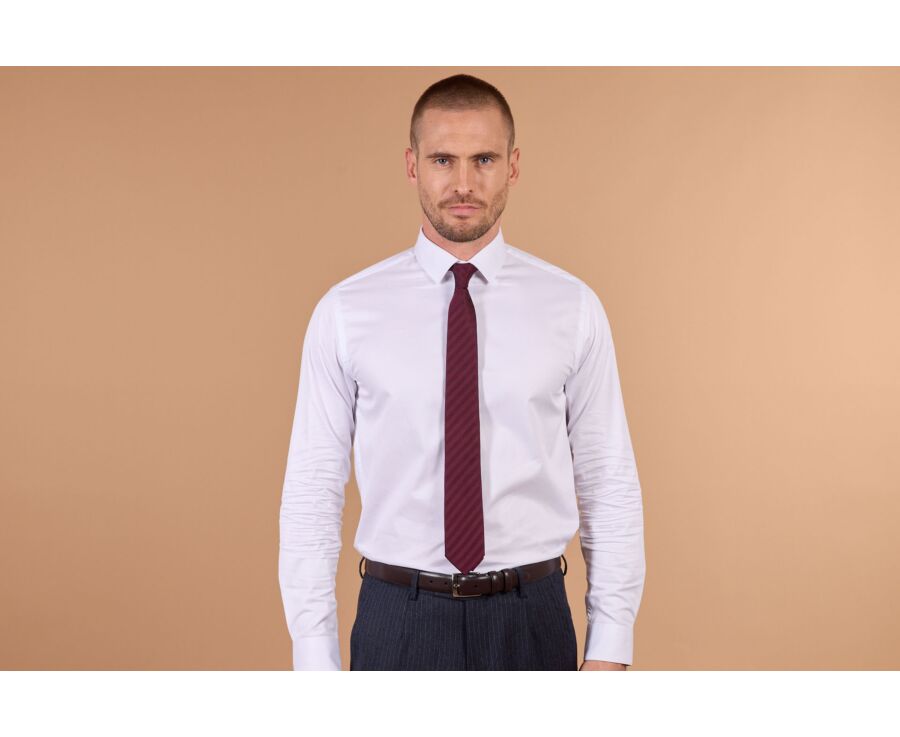 Cravate homme bordeaux en soie à chevrons