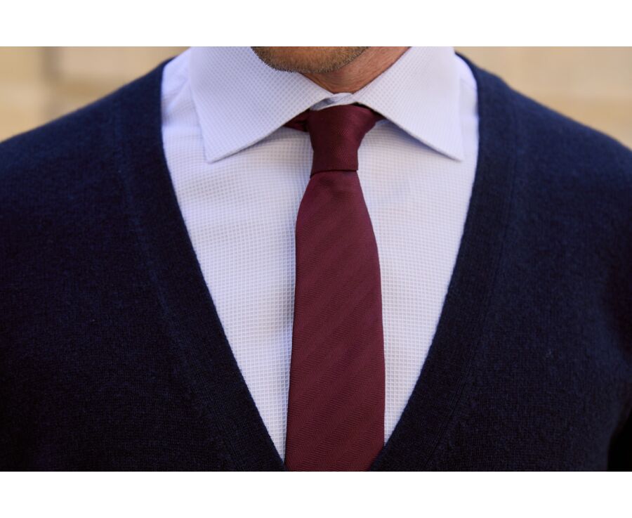 Cravate homme bordeaux en soie à chevrons