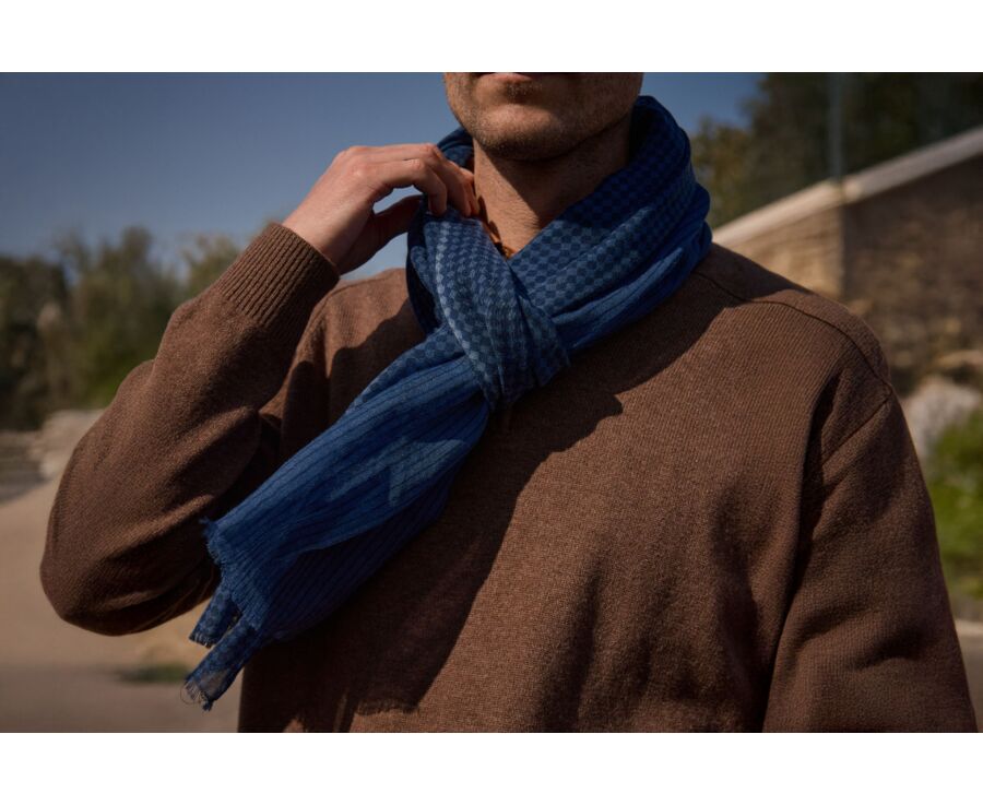 Écharpe homme en laine navy à motif noir