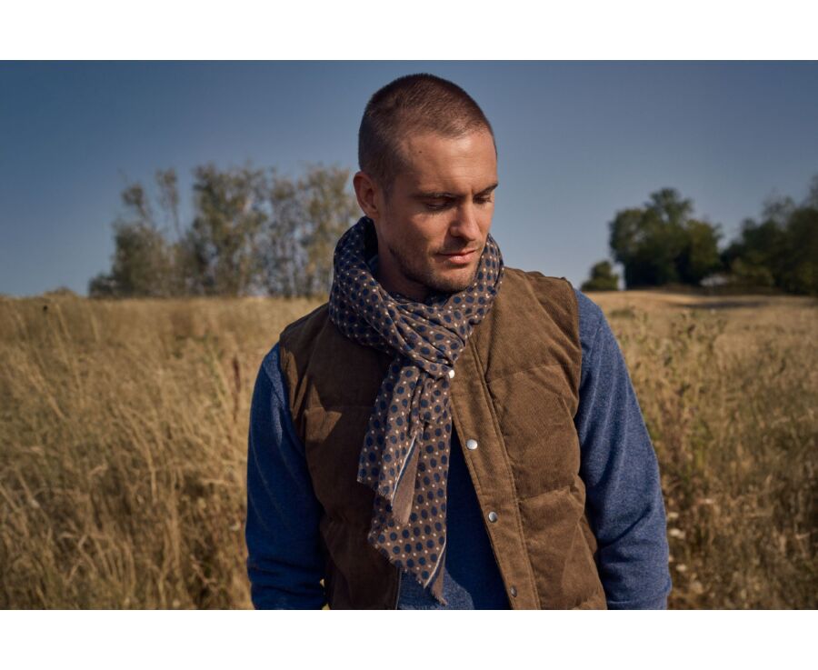 Écharpe homme en laine marron à motif navy