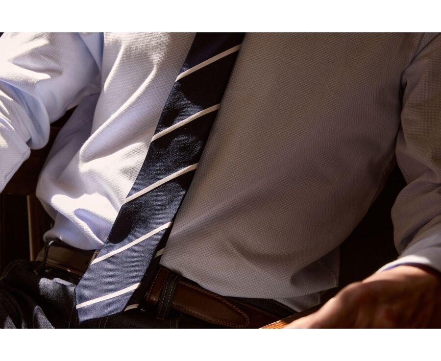 Cravate homme en soie rayée navy et blanche