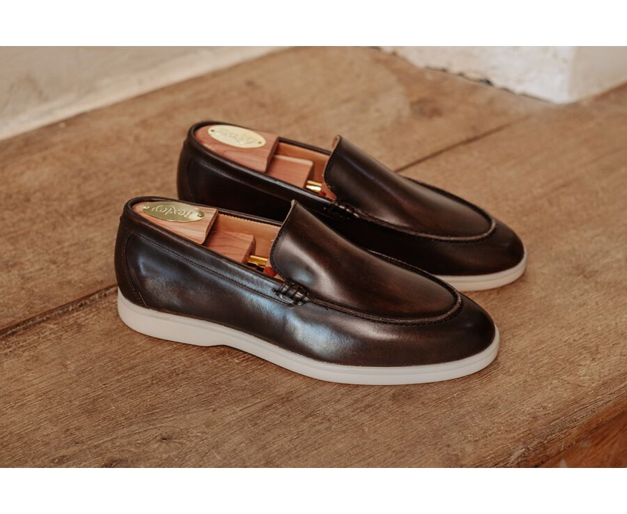 Mocassin homme chocolat patiné à la main - MANASOTA III