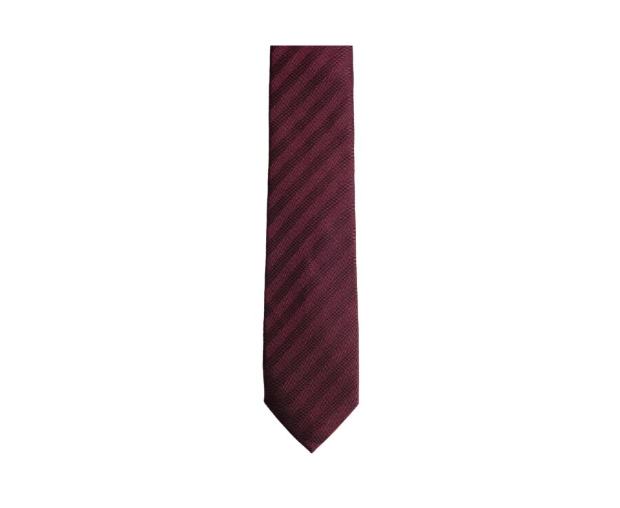 Cravate homme bordeaux en soie à chevrons