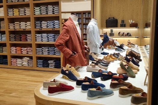 Table de présentation de chaussures