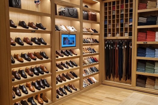 Mur de chaussures et accessoires