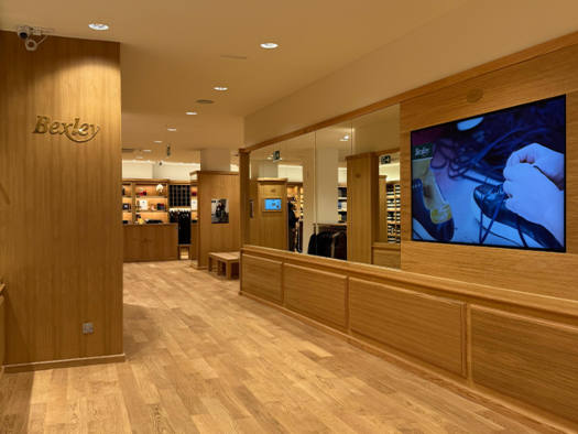 Espace d’accueil Bexley avec miroir mural