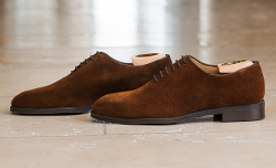 Chaussures de ville en cuir marron et noir pour un style formel