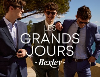 Trois hommes élégants portant blazers et costumes bleu marine pour les grandes occasions