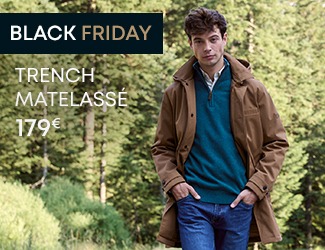 Homme portant un trench matelassé camel – Black Friday