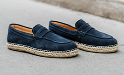 Chaussures décontractées blanches et bicolores