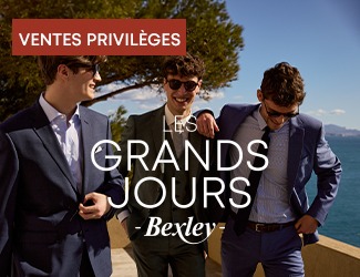 Trois hommes en costume de cérémonie