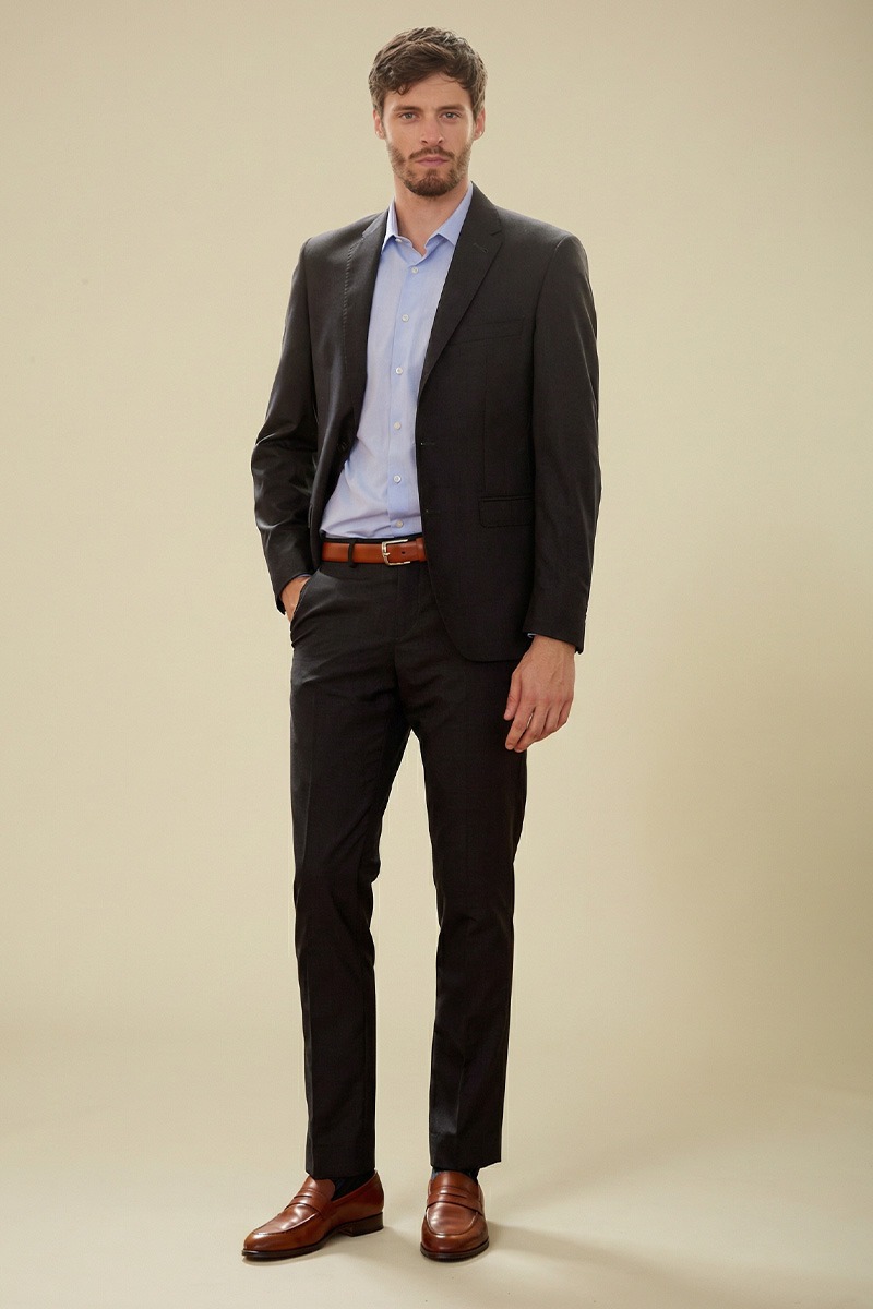 Élégance homme discrète en anthracite