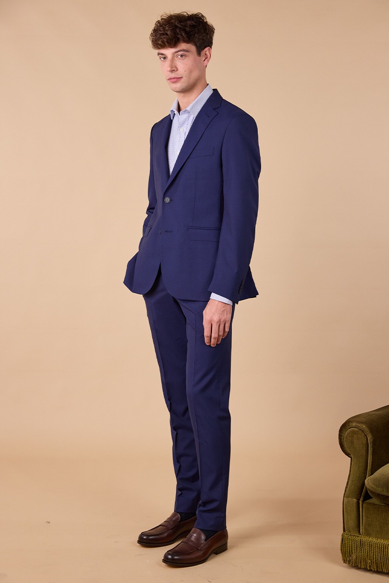 costume homme Intemporel et chic en bleu marine