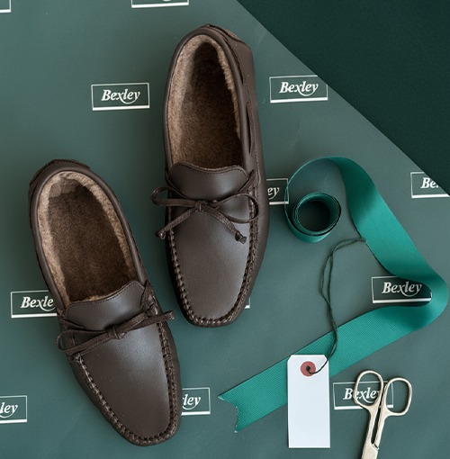 Paire de chaussons en cuir