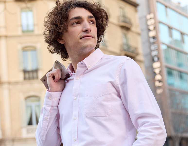 Col américain boutonné