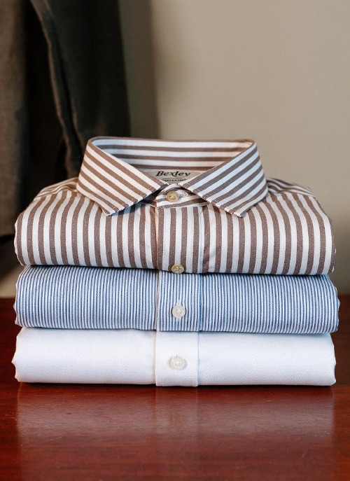 Chemises homme unies et à rayures en blanc, bleu et marron