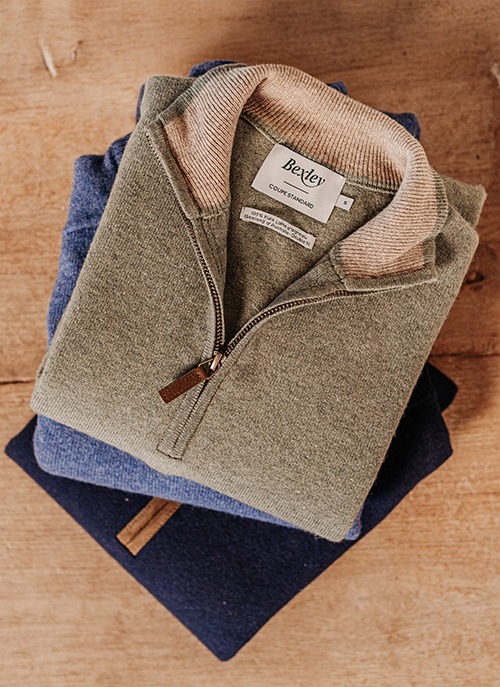 Pile de pulls zippés Bexley en kaki et bleu marine