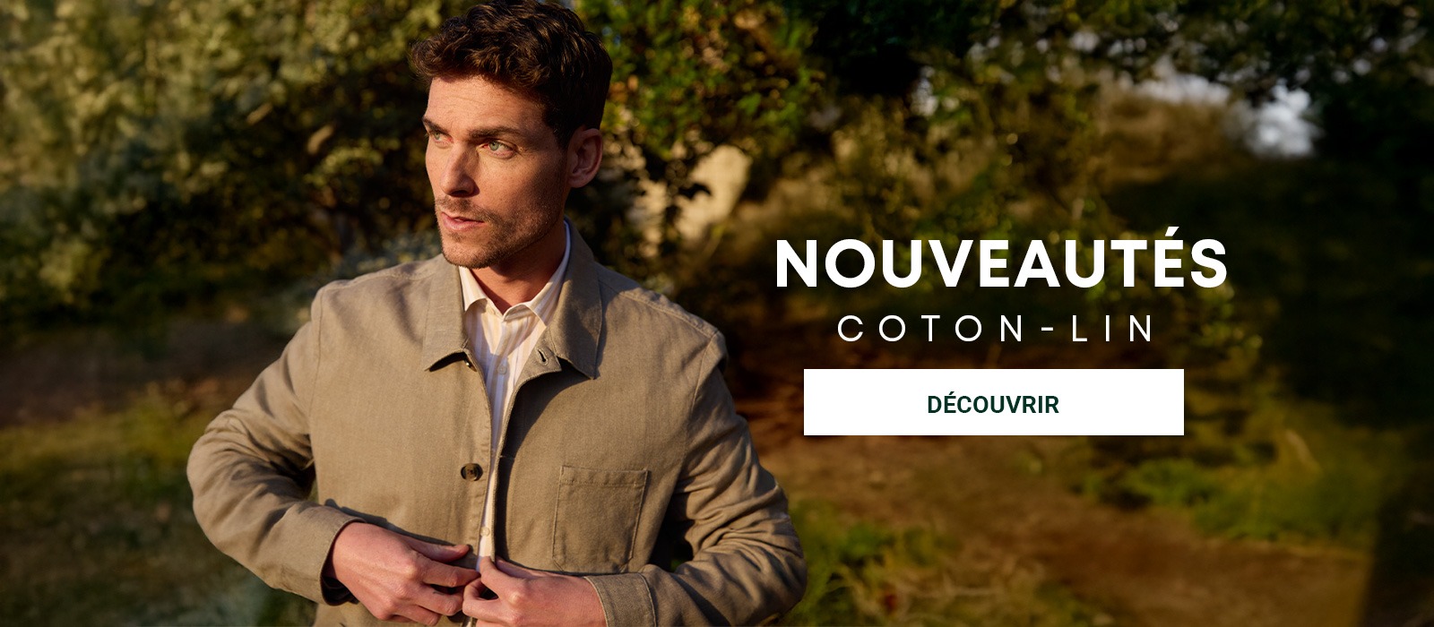Homme en veste coton-lin et chemise beige, Nouveautés coton-lin