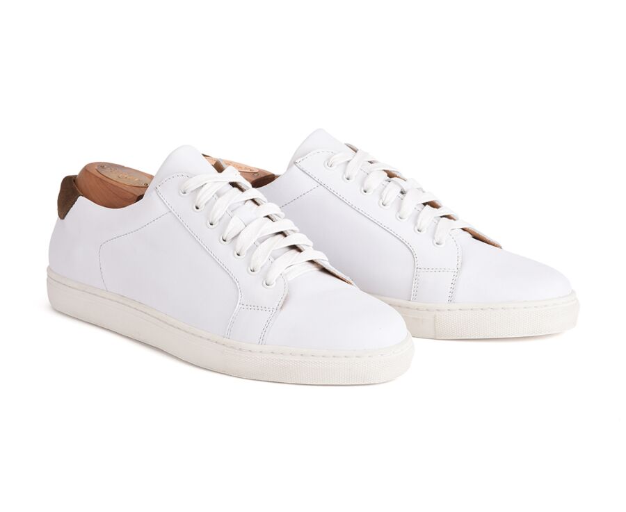 white mens casual sneakers